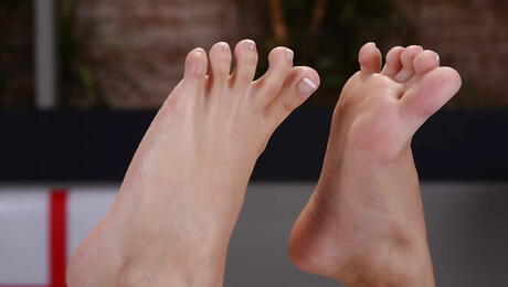 Sylphlike latina brunette Veronica Rodriguez makes some hot foot fetish action 